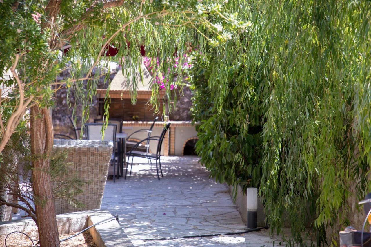 Alicelia Boutique Inn Вати Екстериор снимка