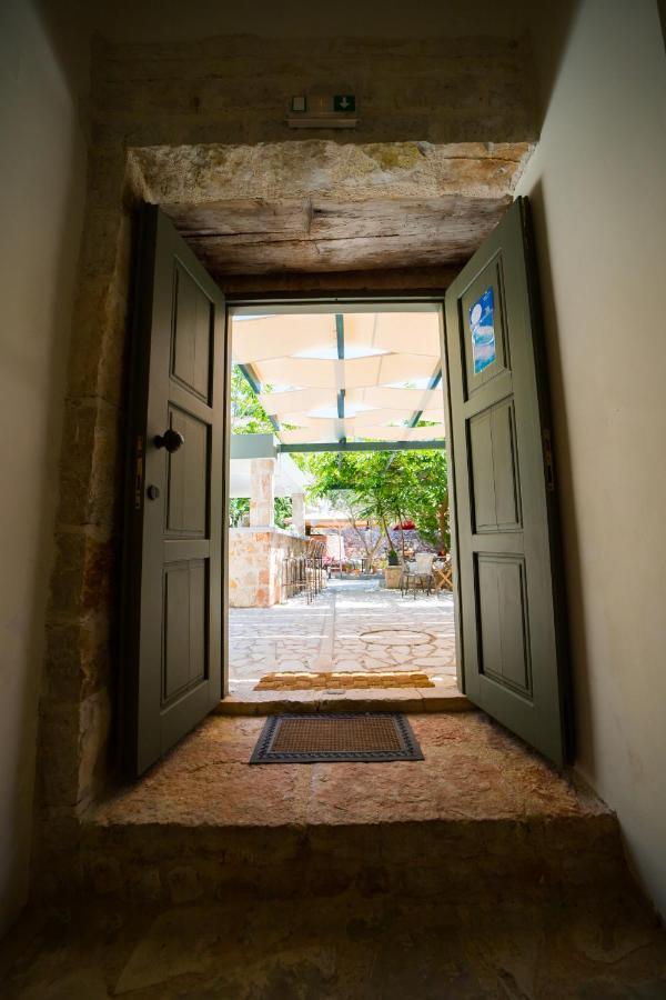 Alicelia Boutique Inn Вати Екстериор снимка