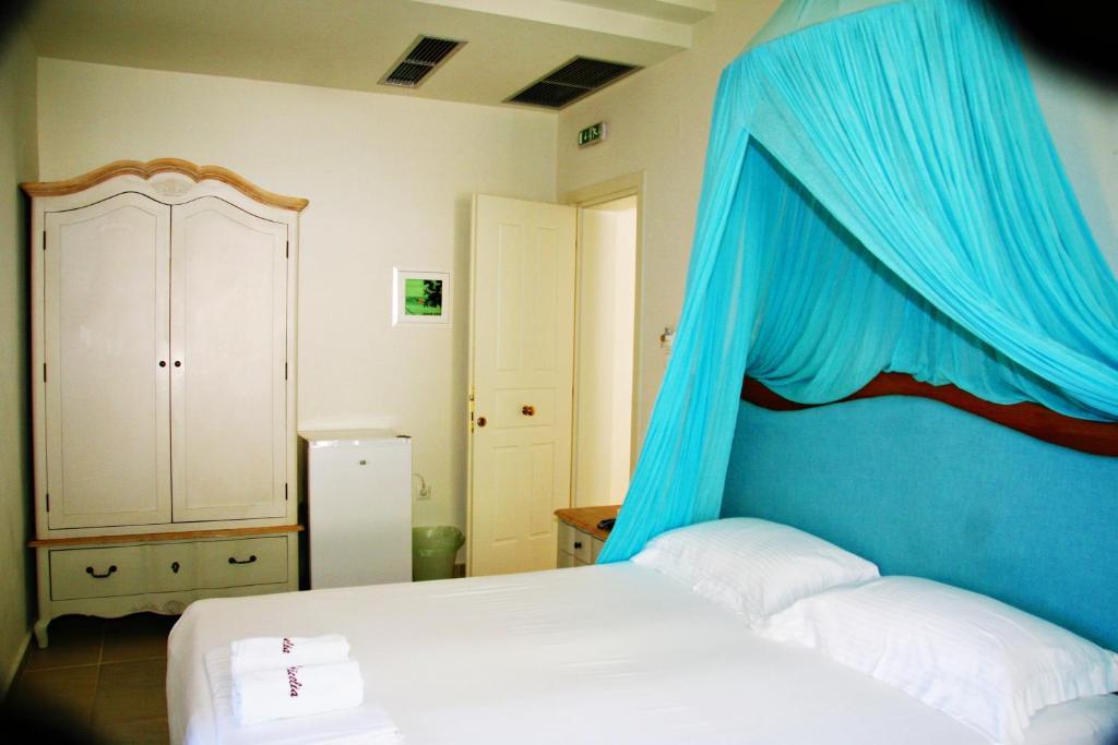Alicelia Boutique Inn Вати Стая снимка