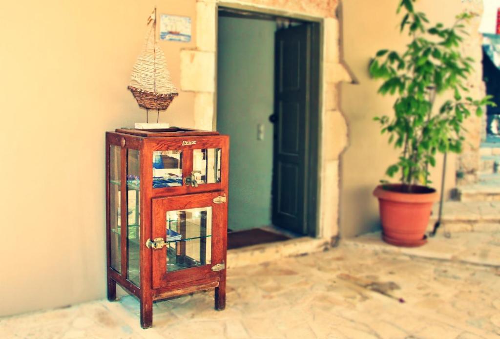 Alicelia Boutique Inn Вати Екстериор снимка