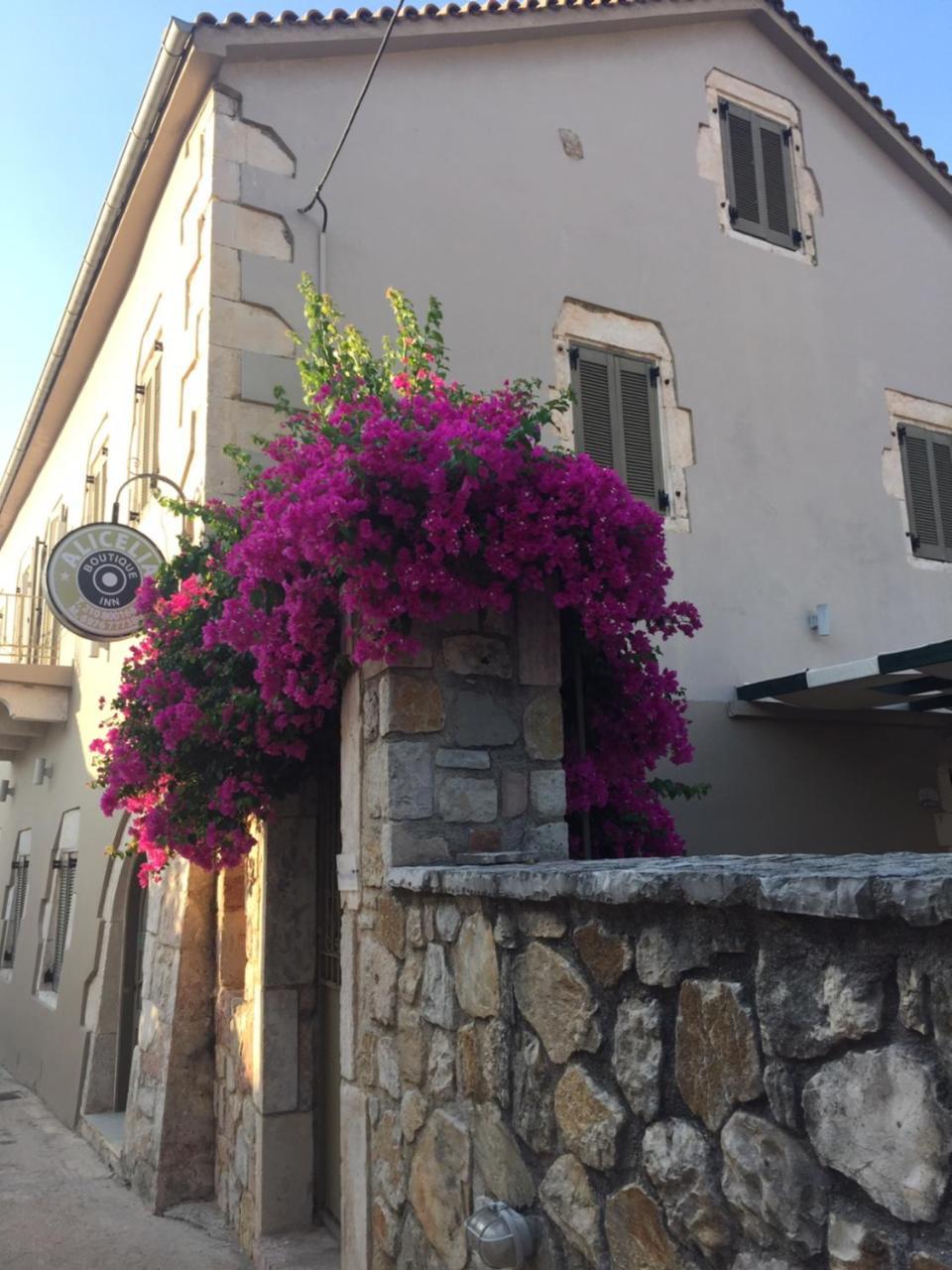 Alicelia Boutique Inn Вати Екстериор снимка